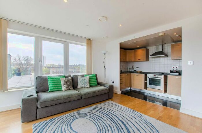 2 Bedroom Flat To Rent In Mast Quay, Woolwich, London, SE18