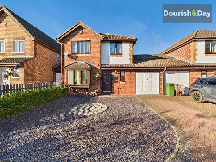 4 Bedroom Link Detached House For Sale In The Ridgeway, Stafford, ST16