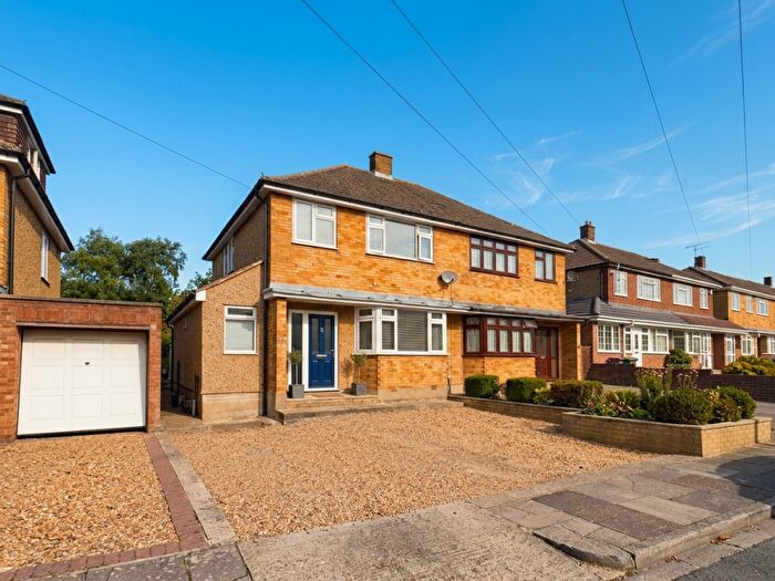 3 Bedroom Semi Detached House For Sale In Shelton Way, Luton, Bedfordshire, LU2