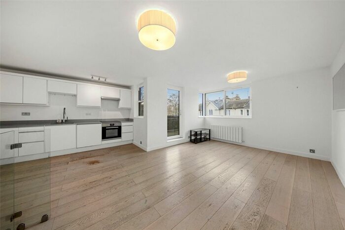 2 Bedroom Maisonette To Rent In Shottsford, London, W2