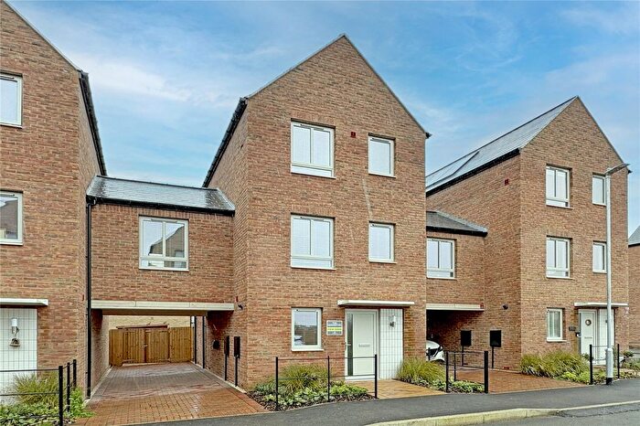 3 Bedroom Link Detached House For Sale In Darwin Green, Cambridge, CB3