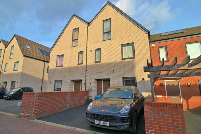 4 Bedroom Terraced House To Rent In Hughes Road, IG6
