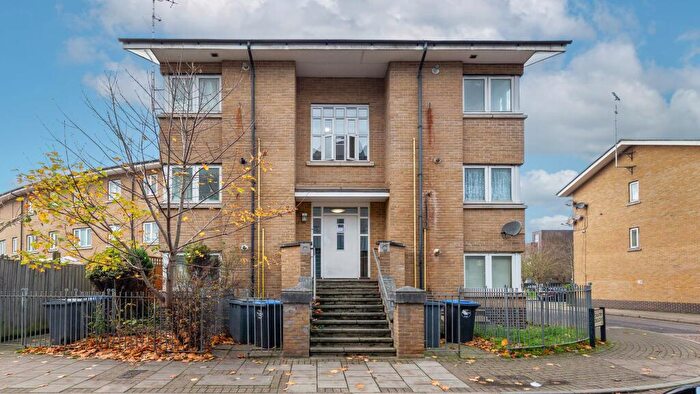 1 Bedroom Flat For Sale In Flat Chapel Close, Willesden, London, NW10