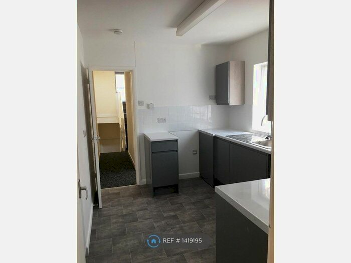 2 Bedroom Flat To Rent In Frederick Street East, Plymouth, PL1