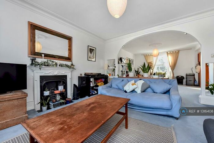 3 Bedroom Maisonette To Rent In Gatestone Road, London, SE19