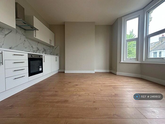 3 Bedroom Flat To Rent In Rainham Road, London, NW10