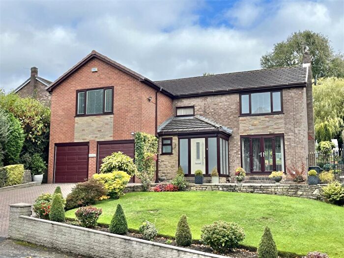 5 Bedroom Detached House For Sale In North Road, Glossop, SK13