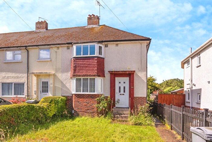 3 Bedroom End Of Terrace House For Sale In Padnell Avenue, Waterlooville, Hampshire, PO8