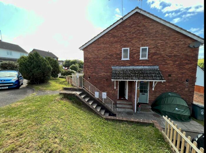 2 Bedroom Property To Rent In Great Hill, Chudleigh, TQ13
