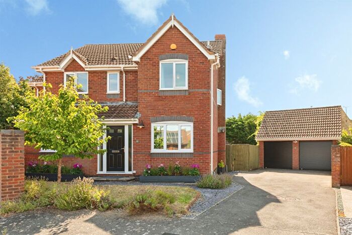 4 Bedroom Detached House For Sale In Chevral Close, Chippenham, SN14