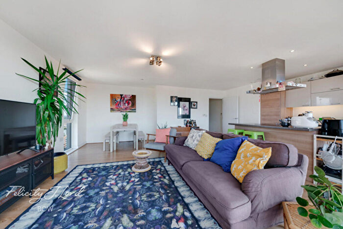 3 Bedroom Flat For Sale In Hay Currie Street, London, E14