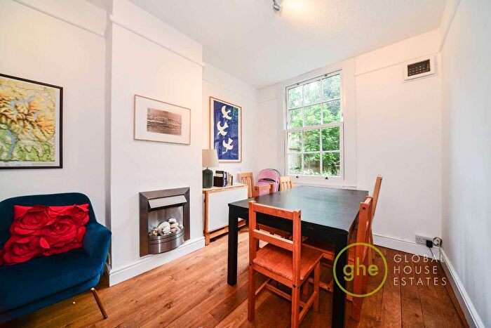 2 Bedroom Flat To Rent In Burns Road, Battersea, London, SW11