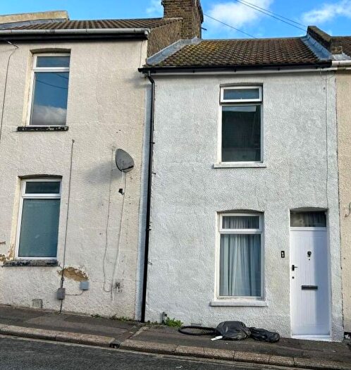 3 Bedroom Terraced House To Rent In Wykeham Street, Strood, Rochester, ME2