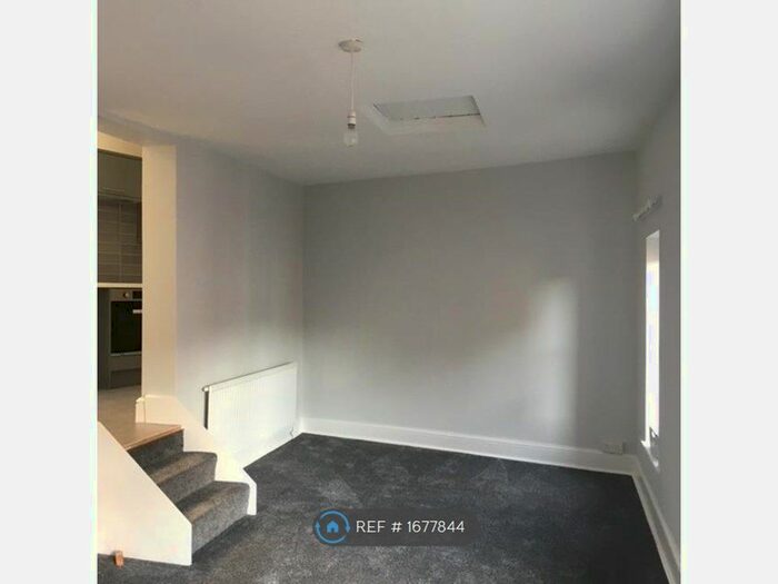 2 Bedroom Flat To Rent In Kings Road, St. Leonards-On-Sea, TN37