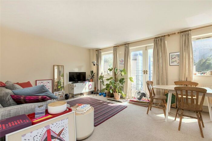 2 Bedroom Flat To Rent In River House, Putney, Northfields, London, SW18