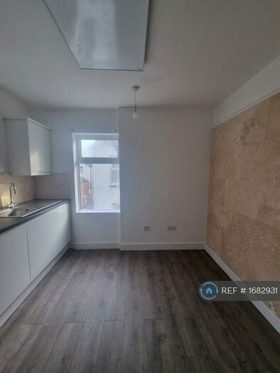 1 Bedroom Flat To Rent In Lord Street, Blackpool, FY1