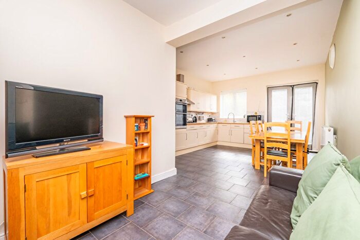 3 Bedroom Semi-Detached House For Sale In Malden Road, Cheam, Sutton, SM3