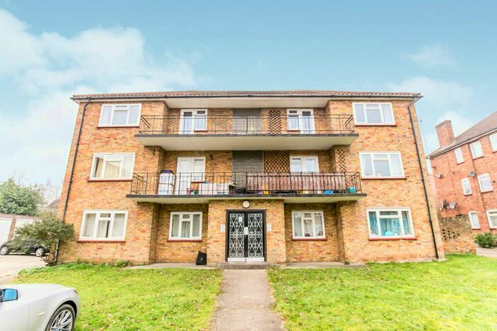 2 Bedroom Flat To Rent In Courts Road, Earley, Reading, RG6
