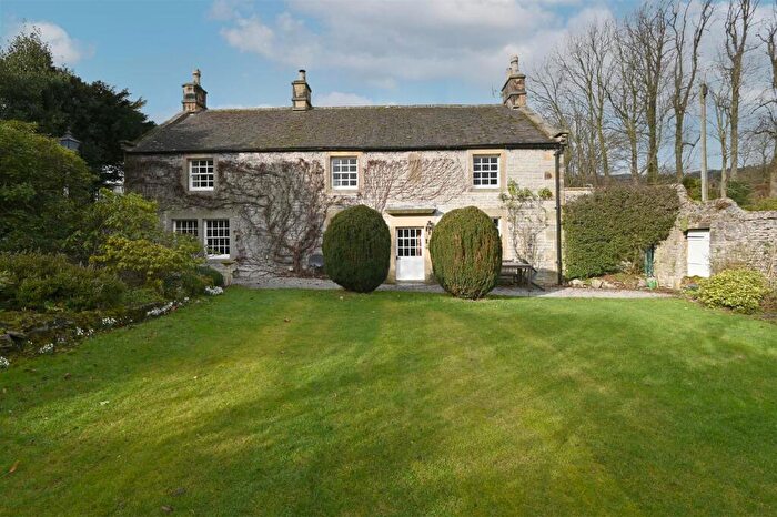 4 Bedroom Detached House For Sale In Main Street, Great Longstone, Bakewell, DE45