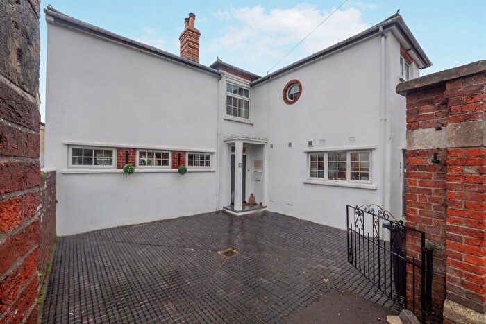 3 Bedroom Detached House For Sale In Rodwell Road, Weymouth, DT4