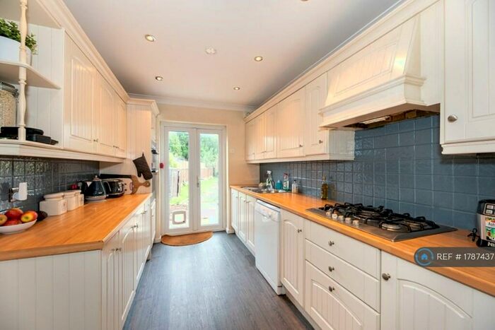 5 Bedroom Semi-Detached House To Rent In Rayleigh Road, Hutton, Brentwood, CM13