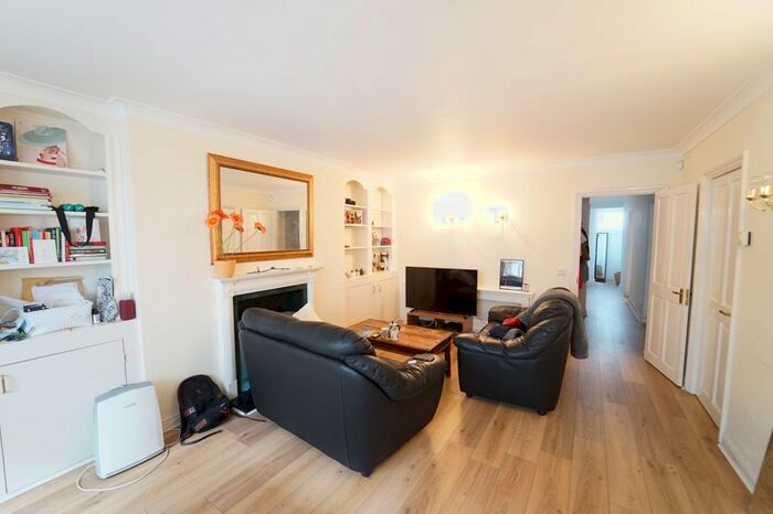 2 Bedroom Flat To Rent In Gloucester Mews, London, W2