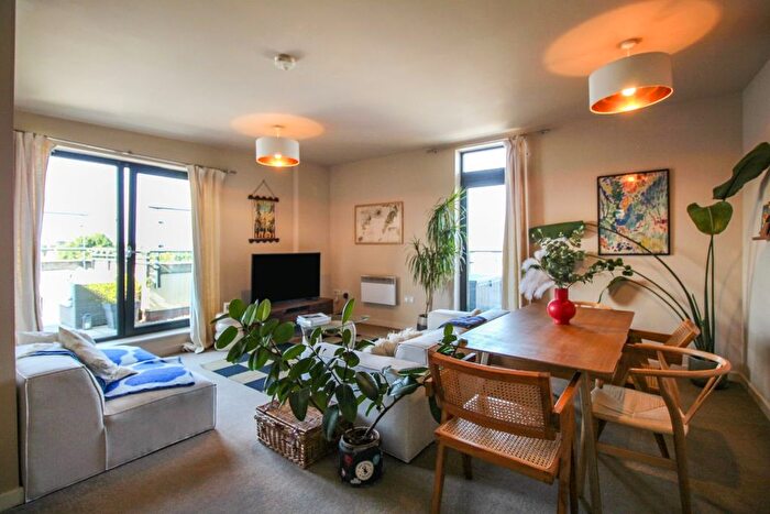 2 Bedroom Flat To Rent In Oliver Road, London, E10