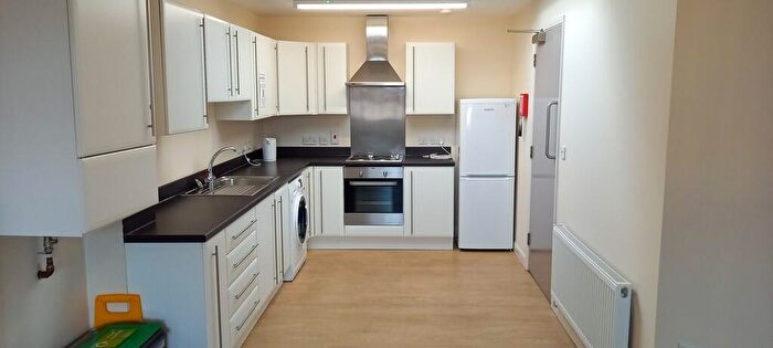 3 Bedroom Apartment To Rent In Hawkins Road Unit, CV5