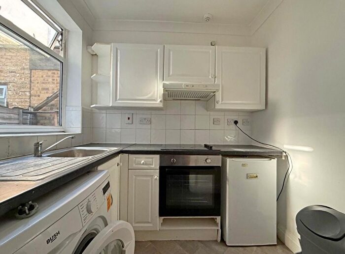 1 Bedroom Studio To Rent In Lampton Road, TW3