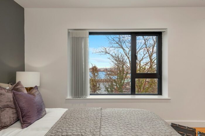 3 Bedroom Flat To Rent In Paget Place, Penarth, Penarth, CF64