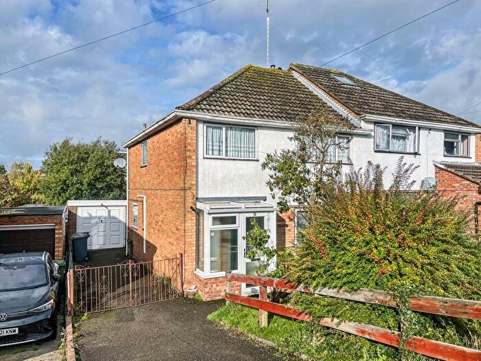 3 Bedroom Semi Detached House For Sale In Kingston Road - No Onward Chain - Refurbishment Project, HP13