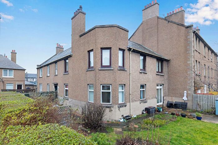 3 Bedroom Flat For Sale In / Mount Lodge Place, Portobello, Edinburgh, EH15