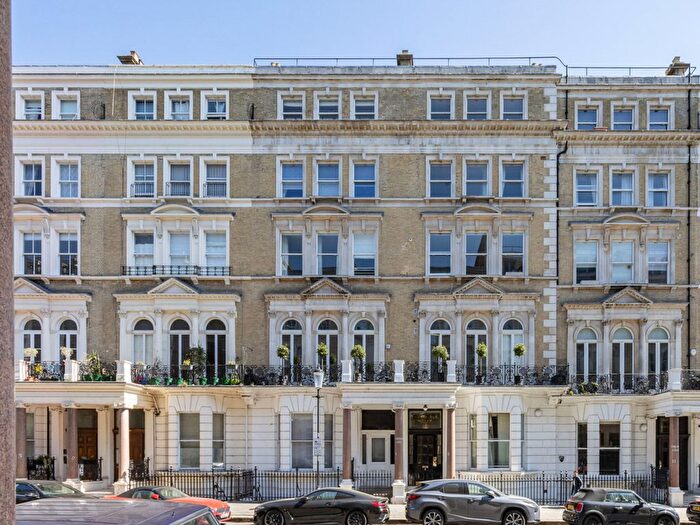 2 Bedroom Flat To Rent In Fordham Court De Vere Gardens, London, W8