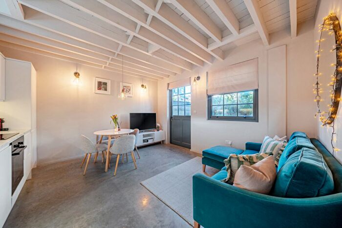 1 Bedroom Detached House For Sale In Kingston Road, Wimbledon, London, SW19