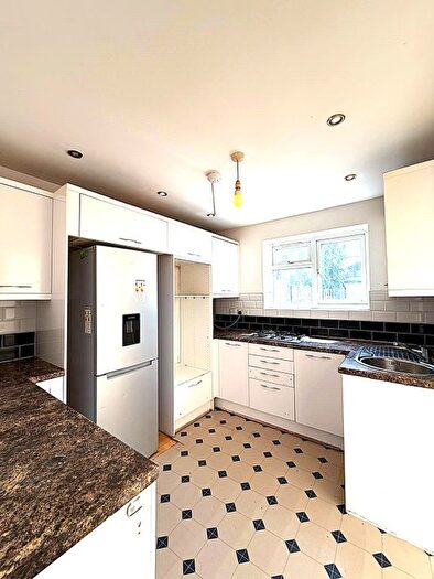 3 Bedroom Terraced House To Rent In Hampton Road, Ilford, IG1