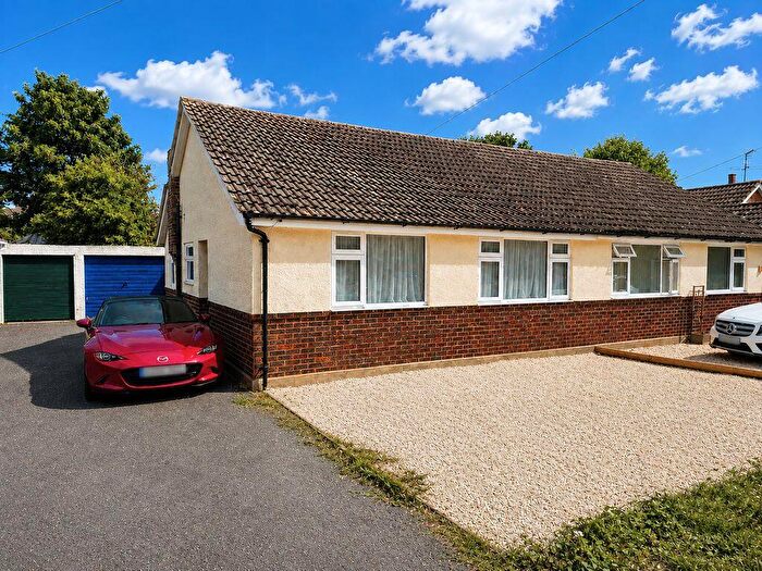 3 Bedroom Bungalow For Sale In Friars Furlong, Long Crendon, HP18