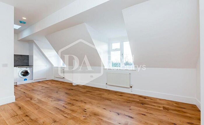 2 Bedroom Apartment To Rent In Mount View Road, Stroud Green, London, N4