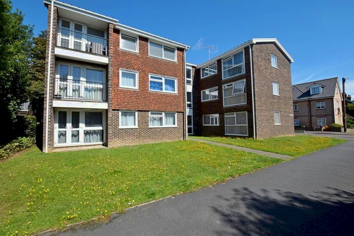 1 Bedroom Flat To Rent In Flat Oakwood Court, Victoria Drive, Bognor Regis, West Sussex, PO21