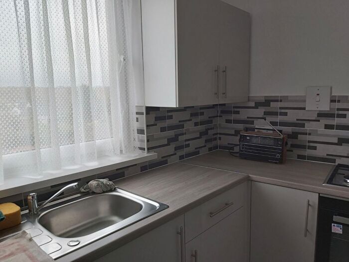 1 Bedroom Flat To Rent In Yellowpine Way, Hainault, IG7