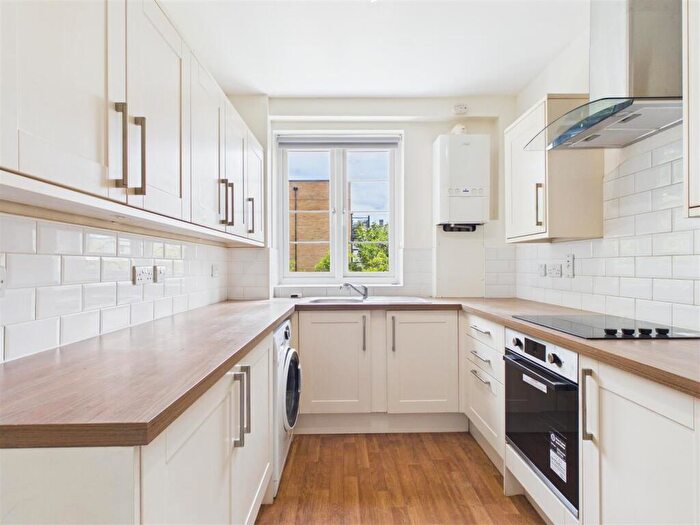 3 Bedroom Flat To Rent In Cambridge Road, Hitchin, SG4