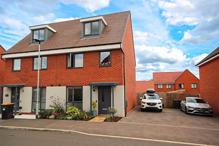 3 Bedroom Semi-detached House For Sale In Butland Way, Wootton, Bedford, Bedfordshire, MK43