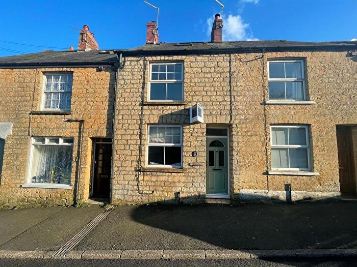 2 Bedroom Cottage For Sale In Lyme Road, Crewkerne, TA18