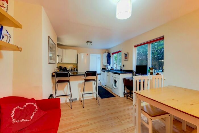 2 Bedroom Flat To Rent In Strathleven Road, London, SW2