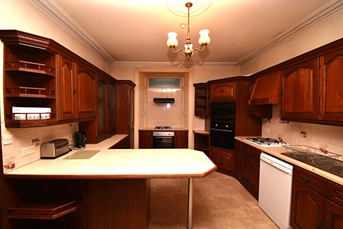 1 Bedroom Flat To Rent In Broad Street, Penryn, TR10