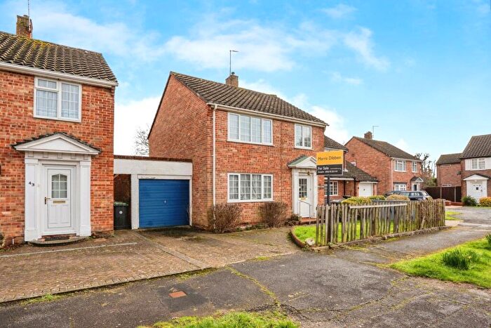 3 Bedroom Link Detached House For Sale In Roundway, Waterlooville, Hampshire, PO7