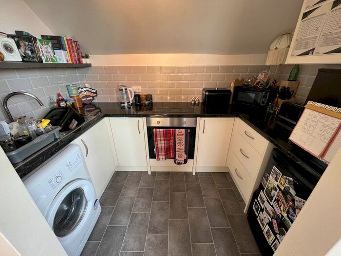 1 Bedroom Flat To Rent In Malthouse Court, Frome, Somerset, BA11