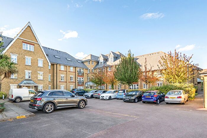 2 Bedroom Flat For Sale In Gater Drive, Enfield, EN2