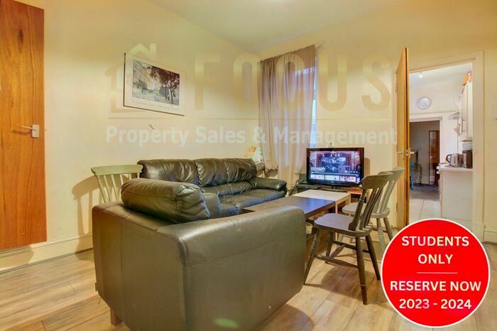 3 Bedroom Terraced House To Rent In Welford Road, Leicester, LE2