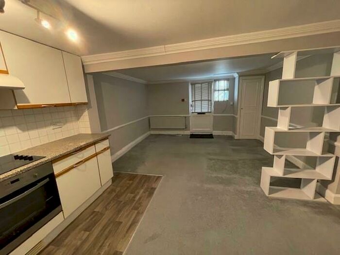 1 Bedroom Flat To Rent In Castle Street, Dover, CT16