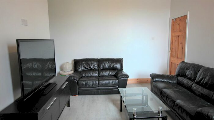 3 Bedroom Flat To Rent In Simonside Terrace, Heaton, Newcastle Upon Tyne, NE6